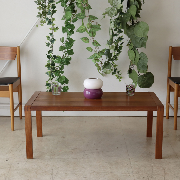 英国製ビンテージのコーヒーテーブル