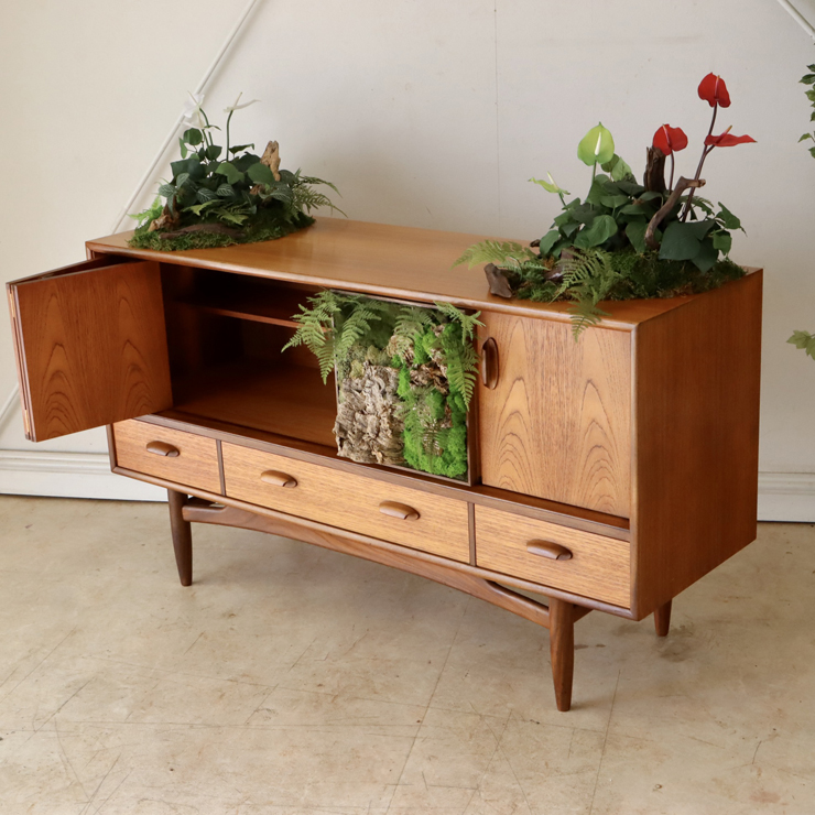 ジープラン（G-plan）製ビンテージの植栽サイドボード