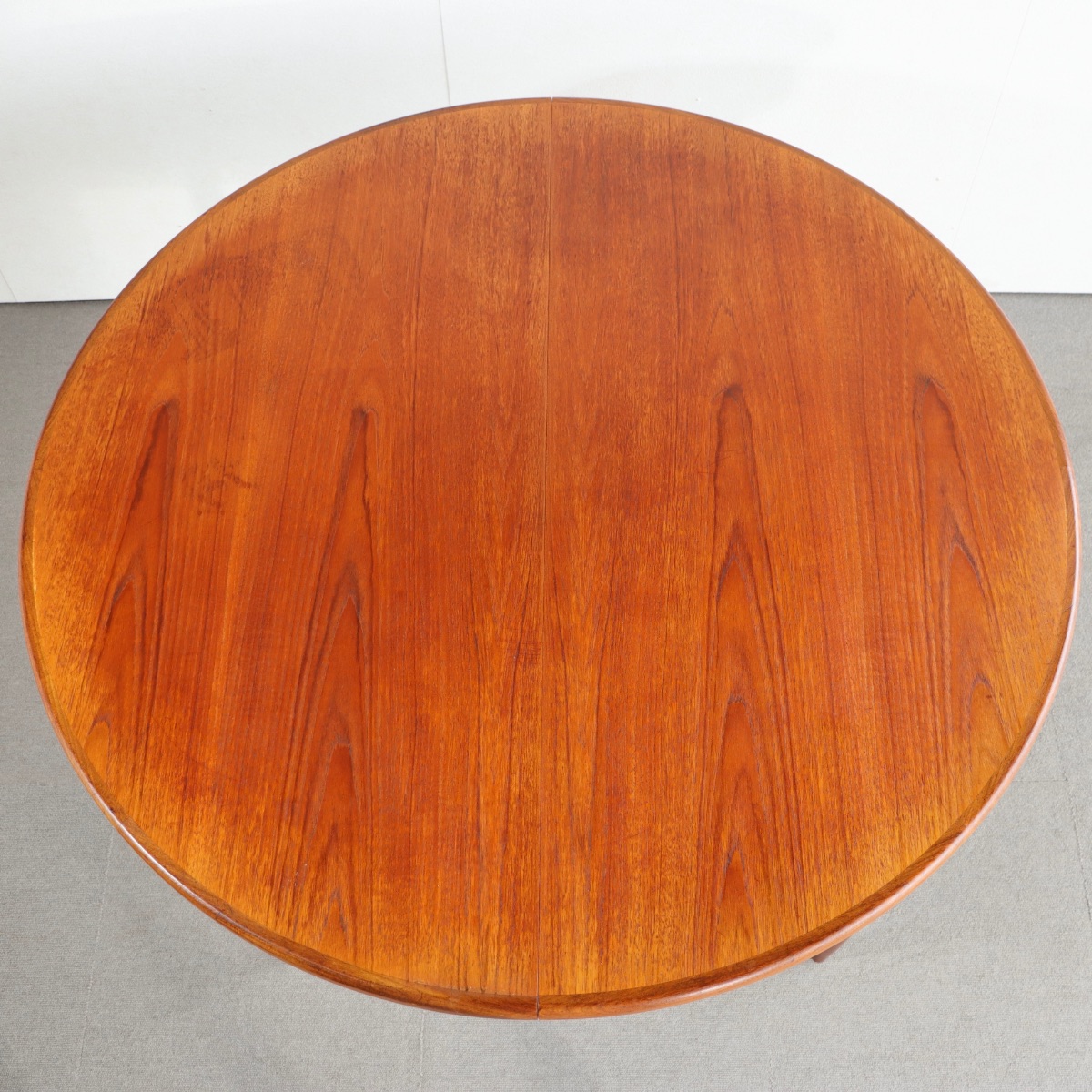 ジープランG-PLANのダイニングテーブル