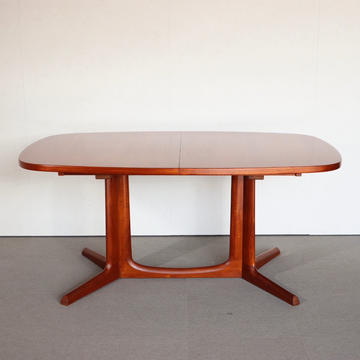 送料込み【人口900人の町にある家具工房のお話し】Made in Denmark