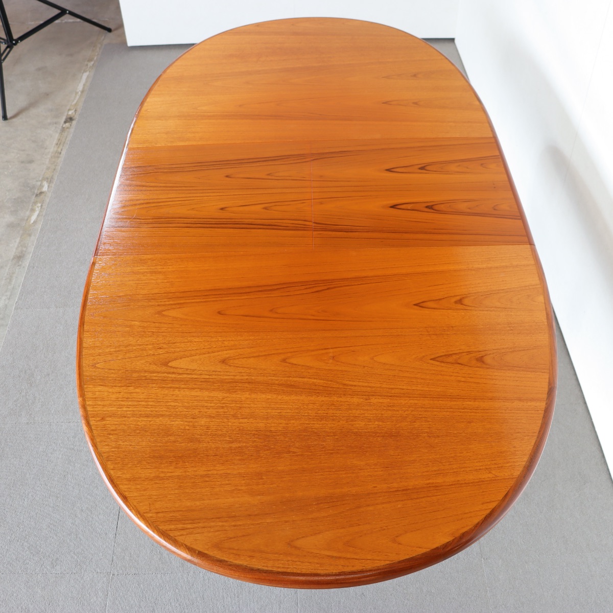 ジープランG-PLANのチーク材オーバル型ダイニングテーブル