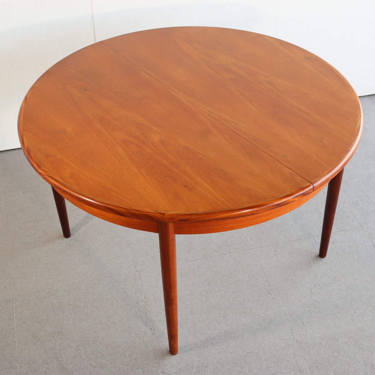 ジープランG-PLANのダイニングテーブル