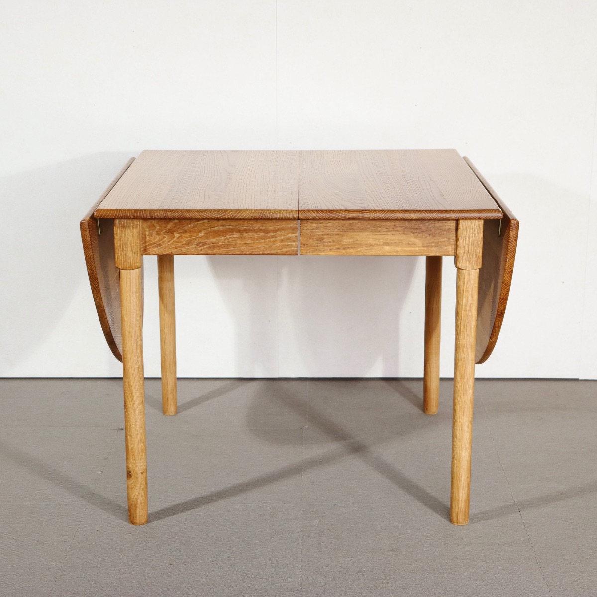 デンマーク製ダイニングテーブル。