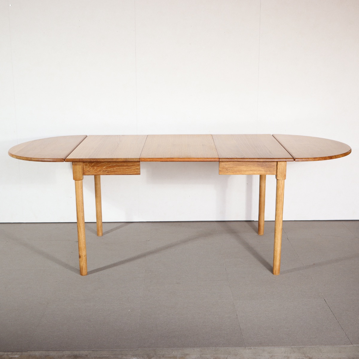 デンマーク製ダイニングテーブル。