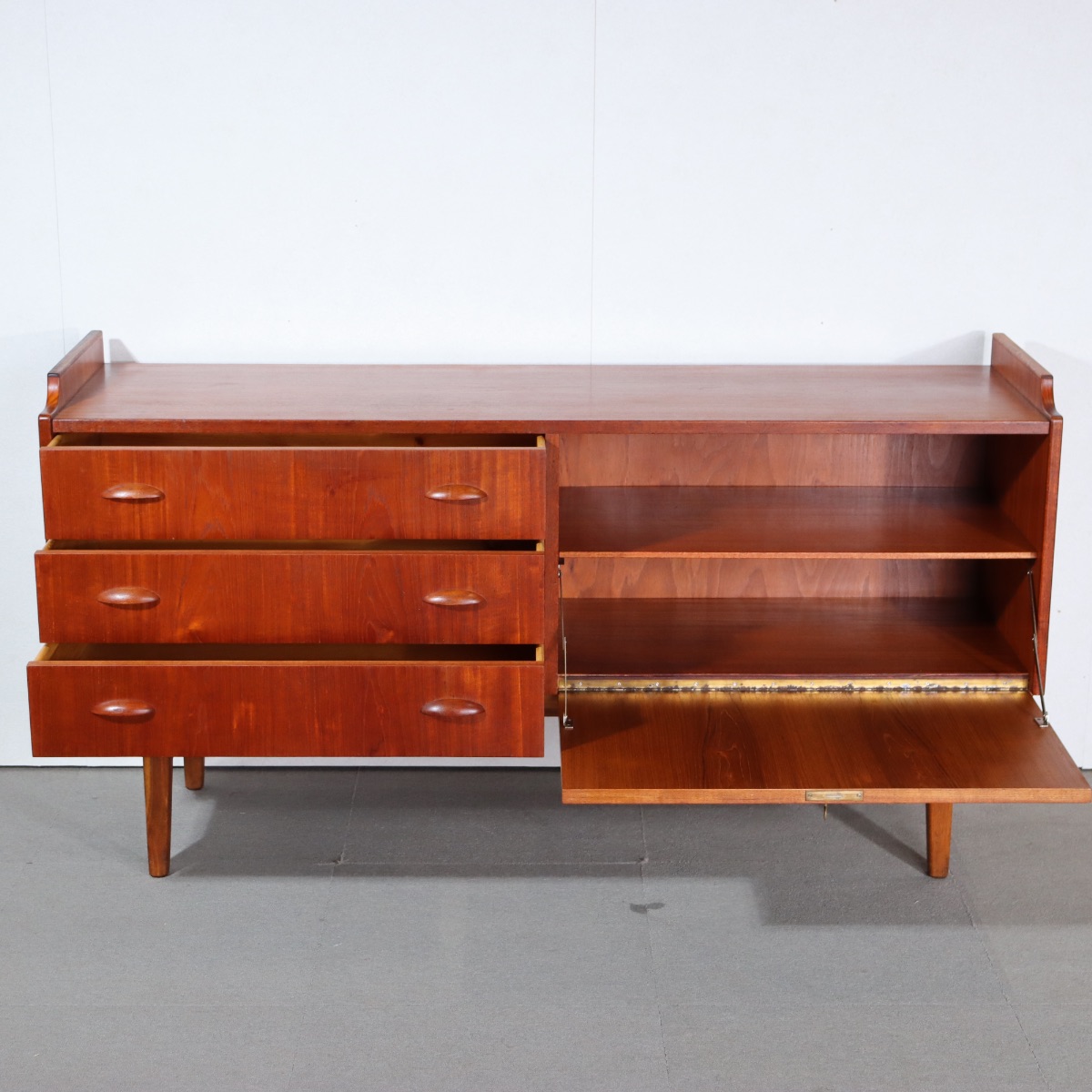 デンマーク製サイドボード