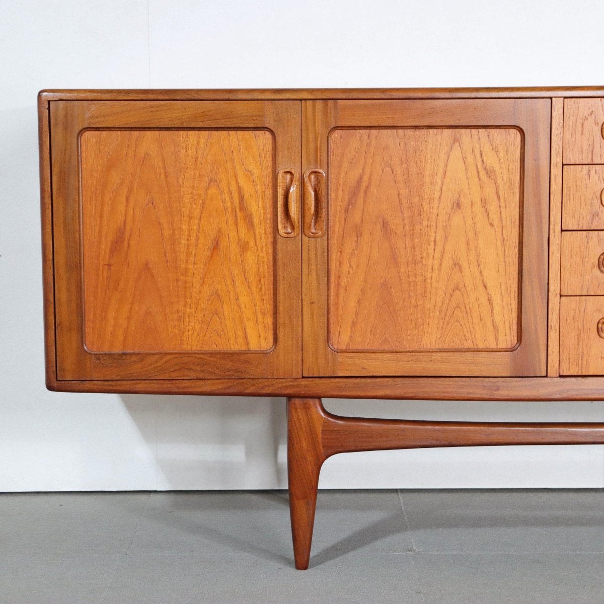 ジープランG-PLAN製サイドボード。通称ロングジョン。