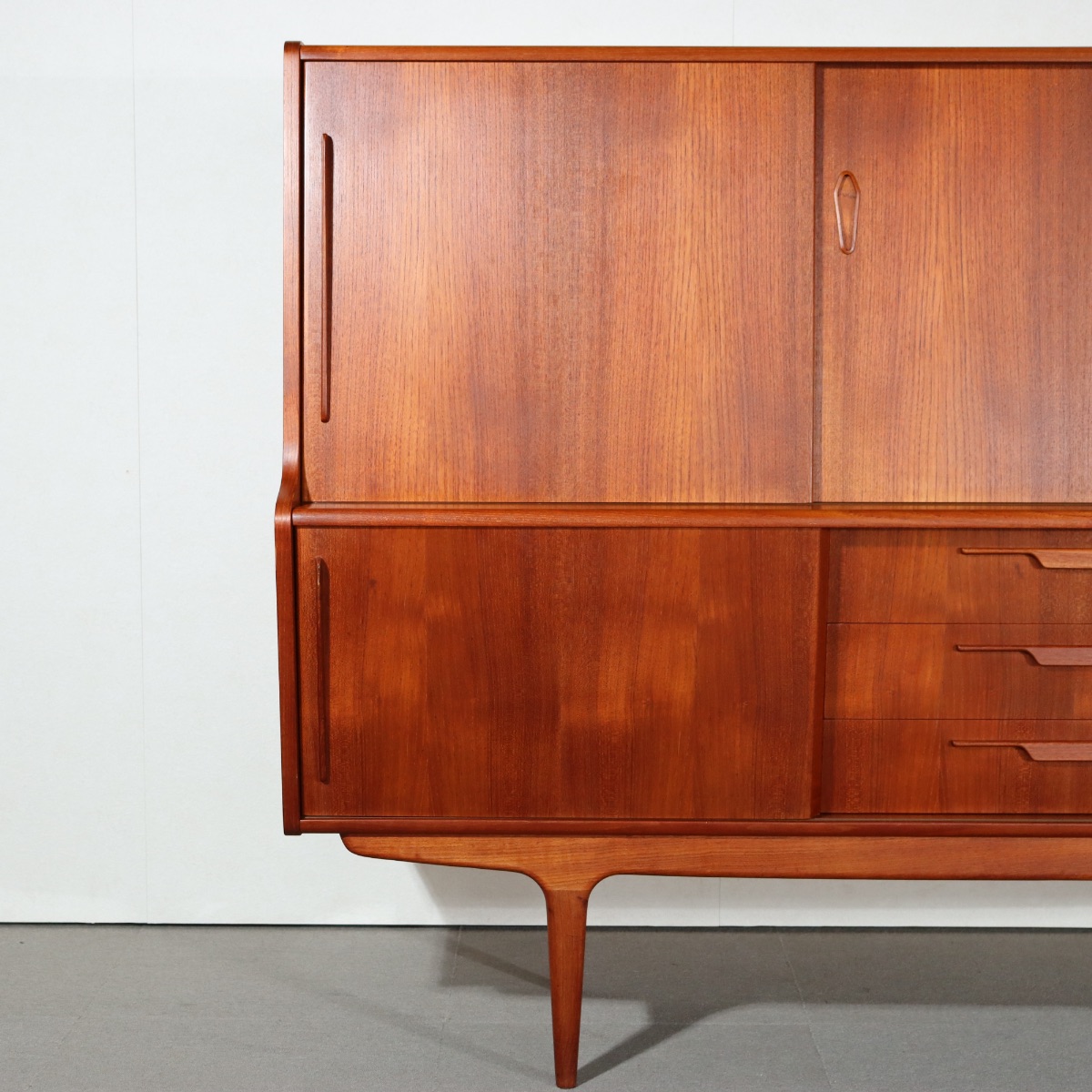 デンマーク製サイドボード。