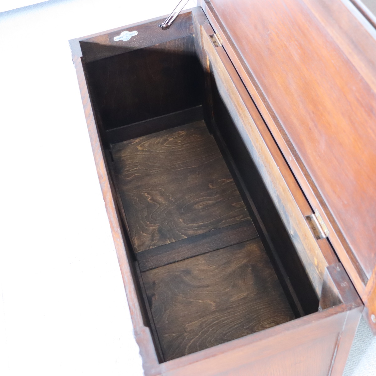 ストロングボーのヴィンテージボックス。