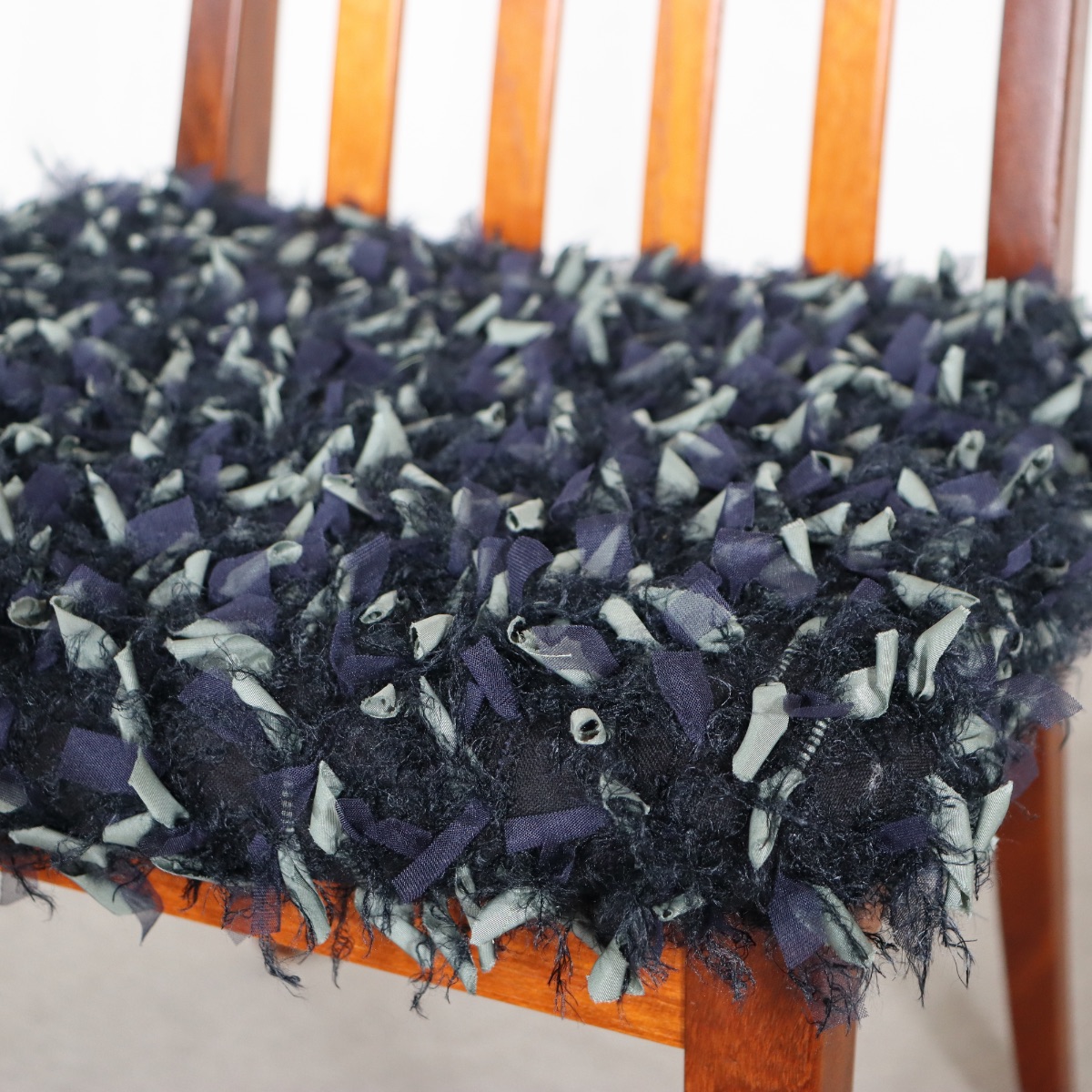 ジープランG-PLANのダイニングチェア。経年の風合いが美しいチーク材の北欧ヴィンテージ。落ち着いた空気を纏う一台。