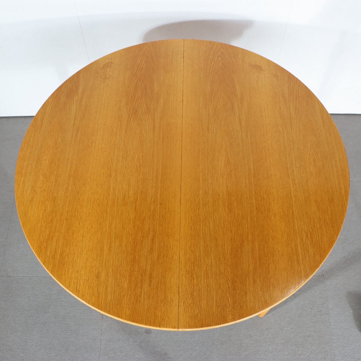 デンマーク製ヴィンテージラウンドダイニングテーブル。