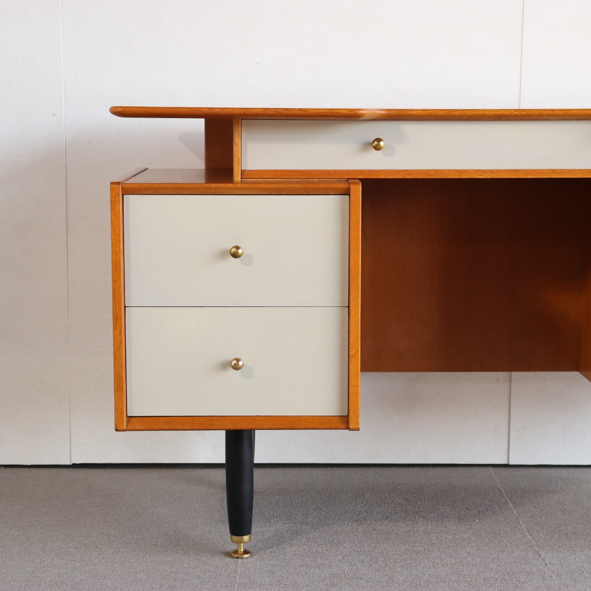 ジープランG-PLANのデスク