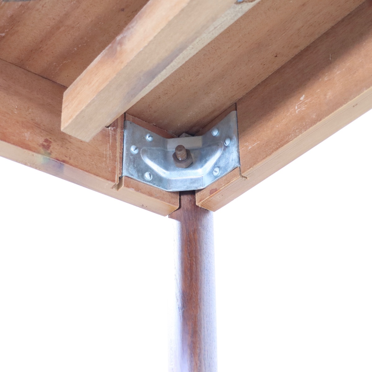 デンマーク製ダイニングテーブル。北欧ヴィンテージ家具のチーク材で落ち着いた表情。