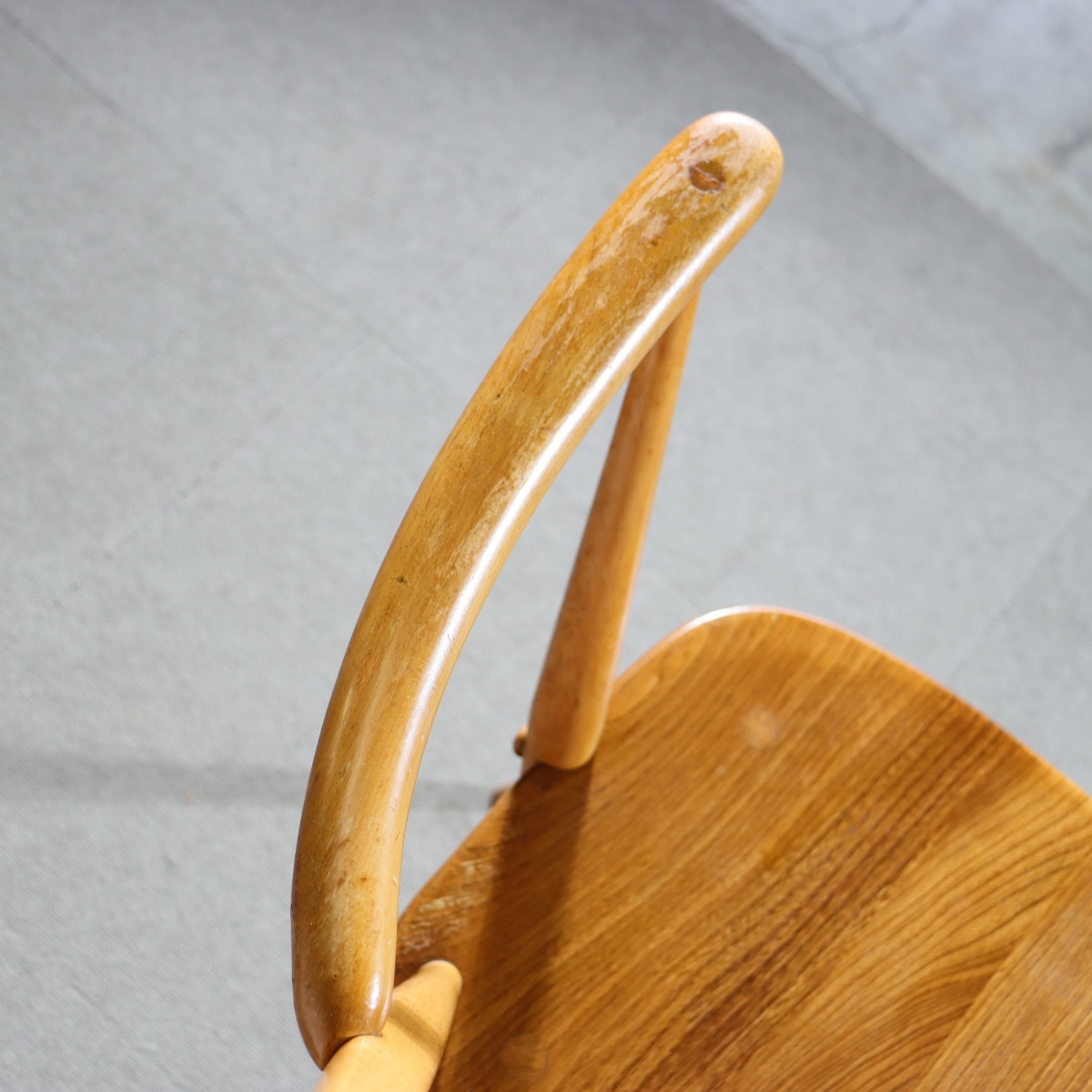 アーコールERCOLアームチェア。 木目が豊かに映える北欧ヴィンテージ。穏やかな存在感。