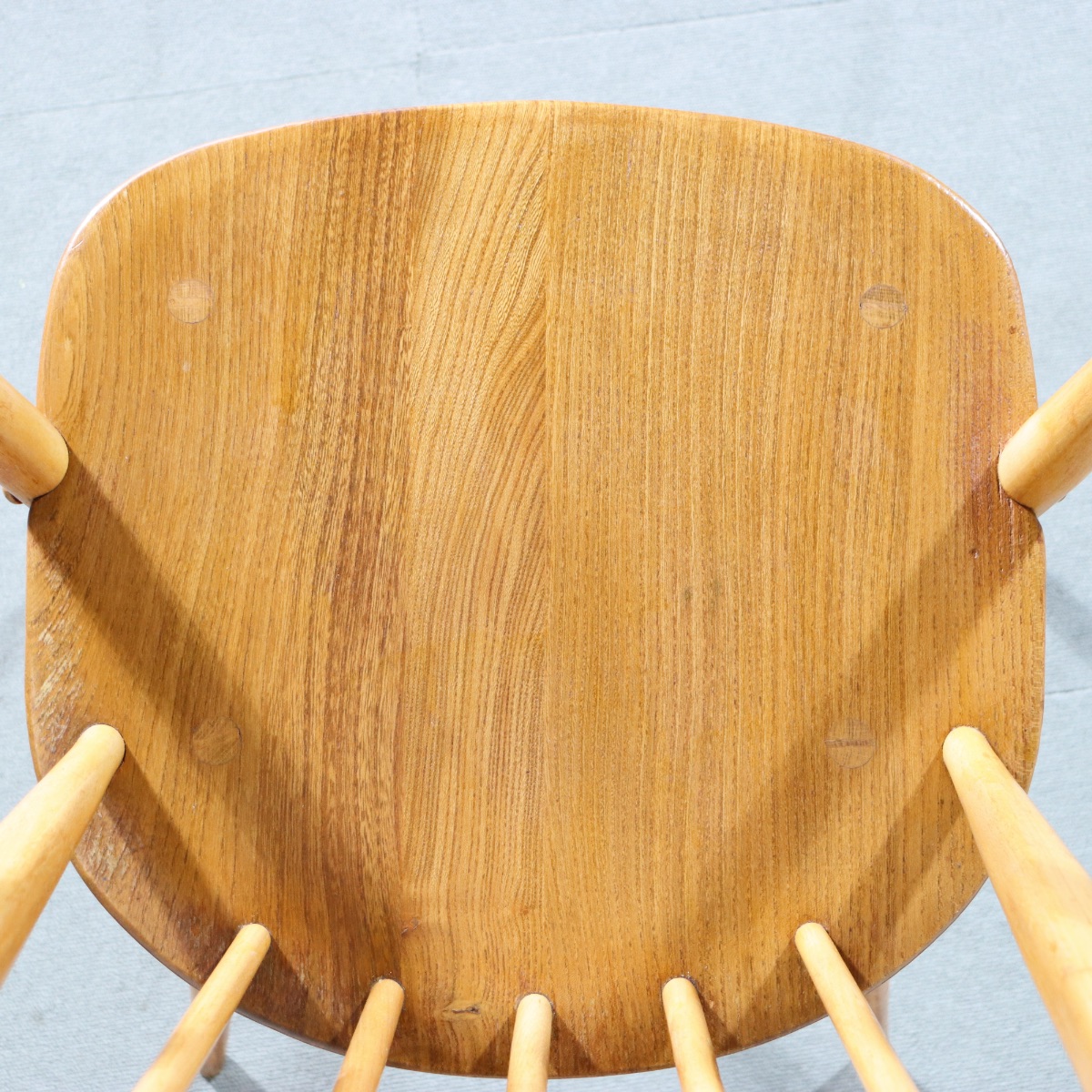 アーコールERCOLアームチェア。 木目が豊かに映える北欧ヴィンテージ。穏やかな存在感。