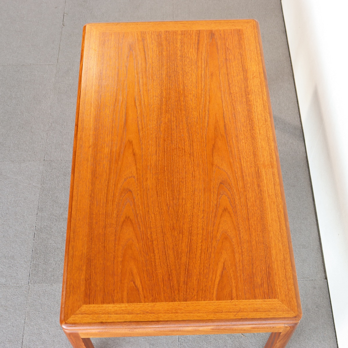 ジープランのコーヒーテーブル