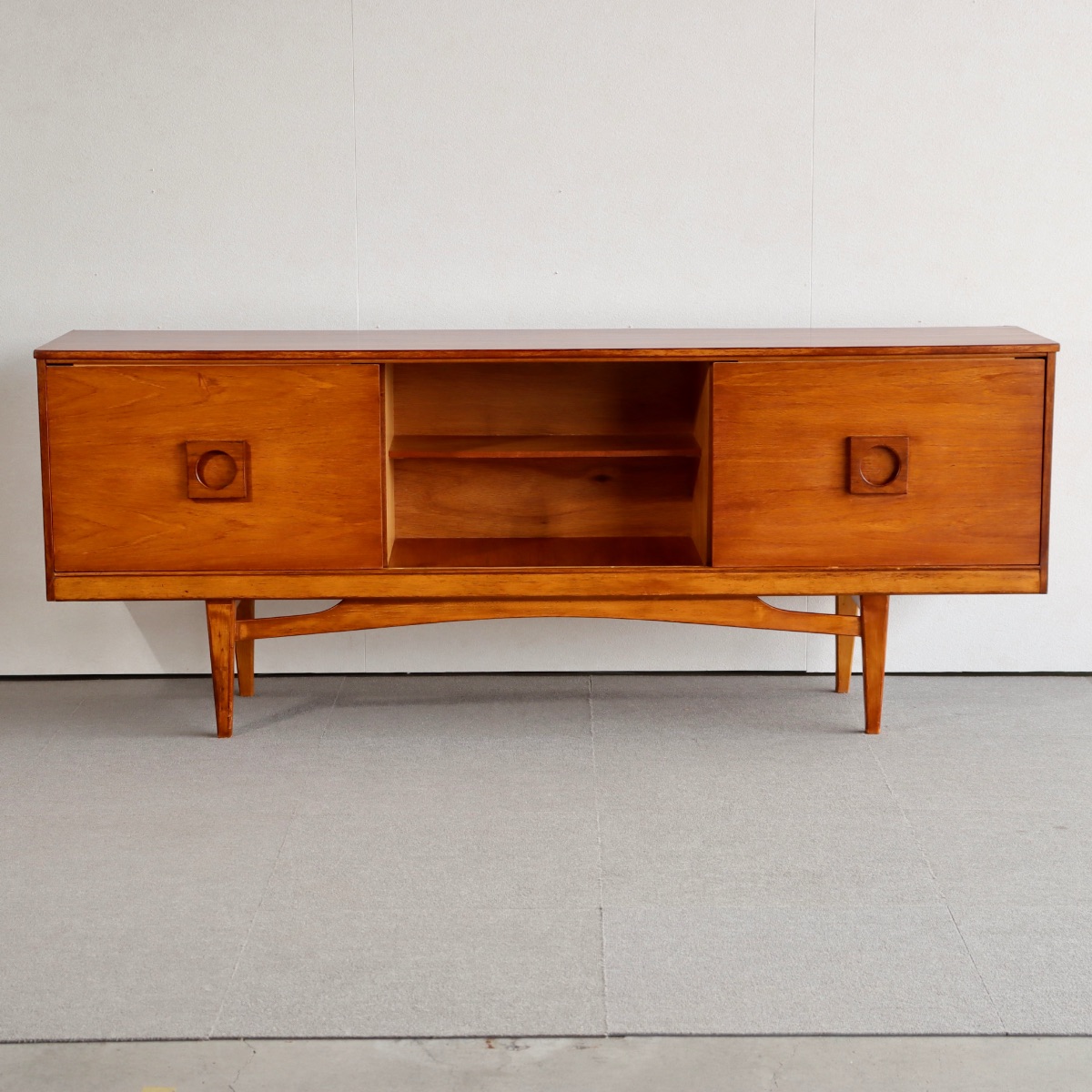 英国ヴィンテージのサイドボード