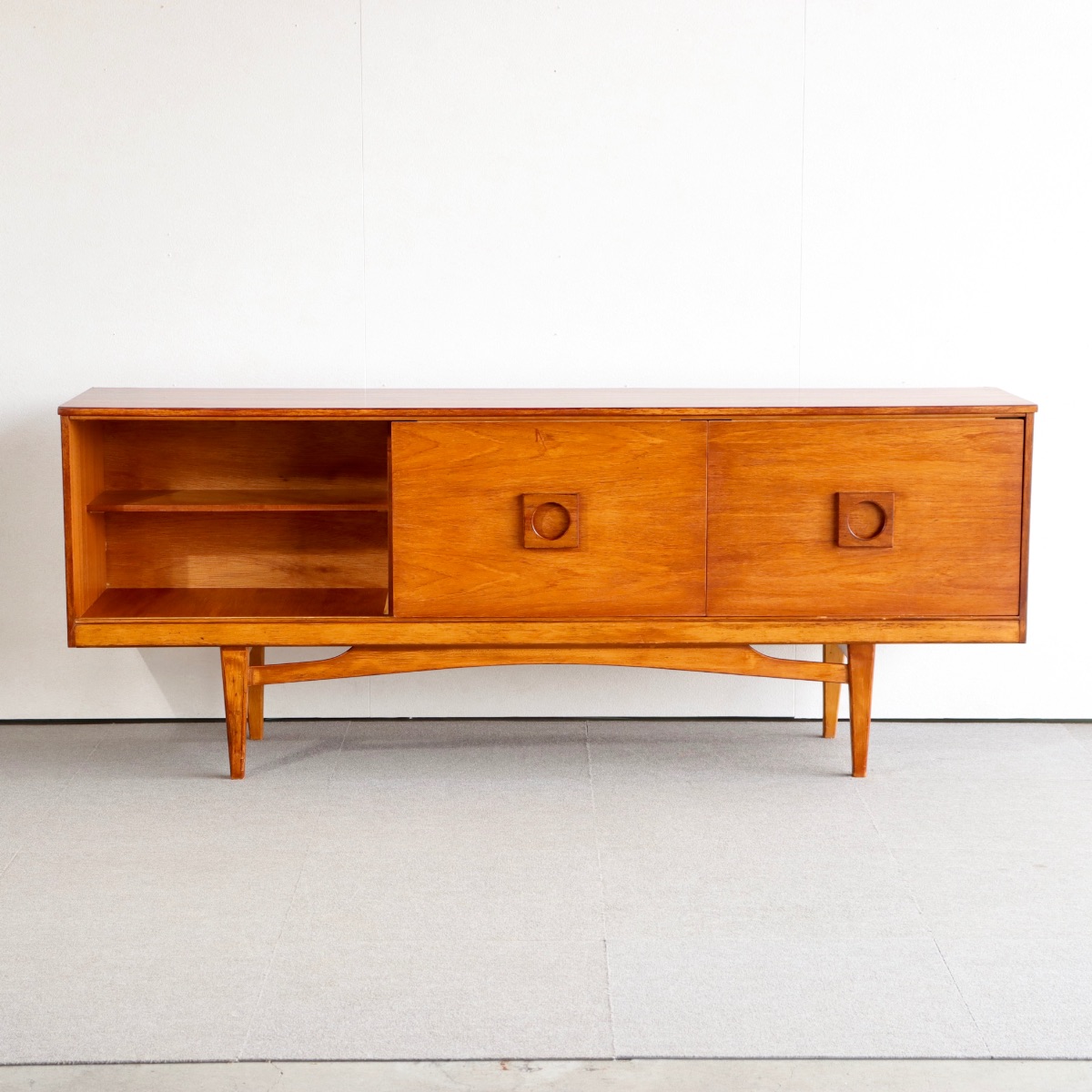 英国ヴィンテージのサイドボード