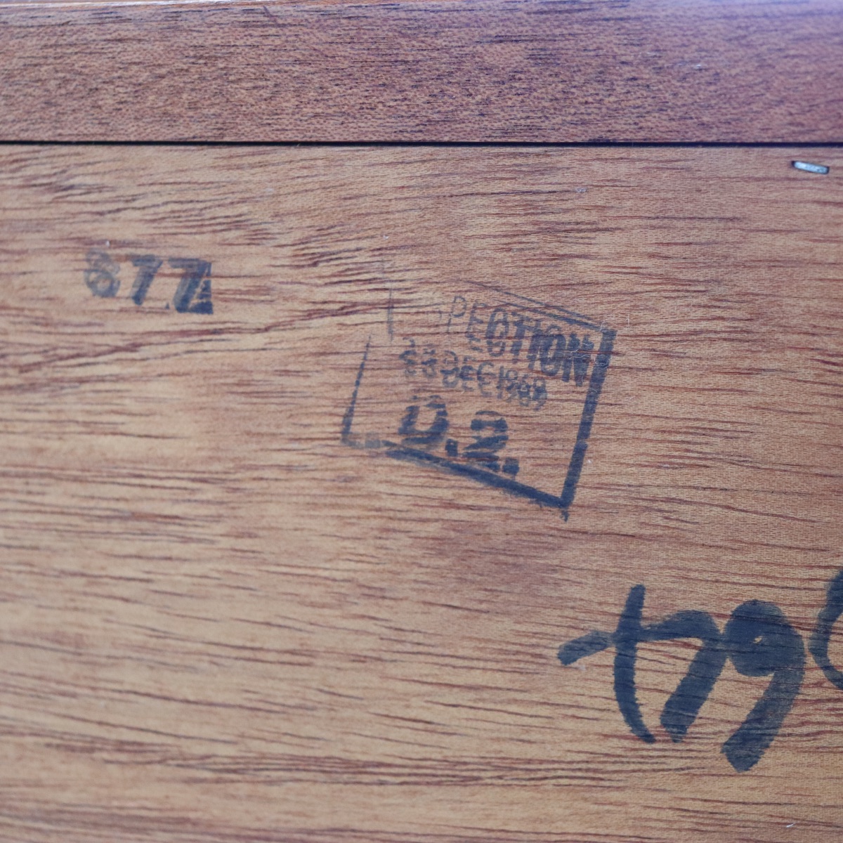 ビューティリティbeautilityサイドボード。チーク材の木目が穏やかに浮かぶ北欧ヴィンテージ。上質な一台。