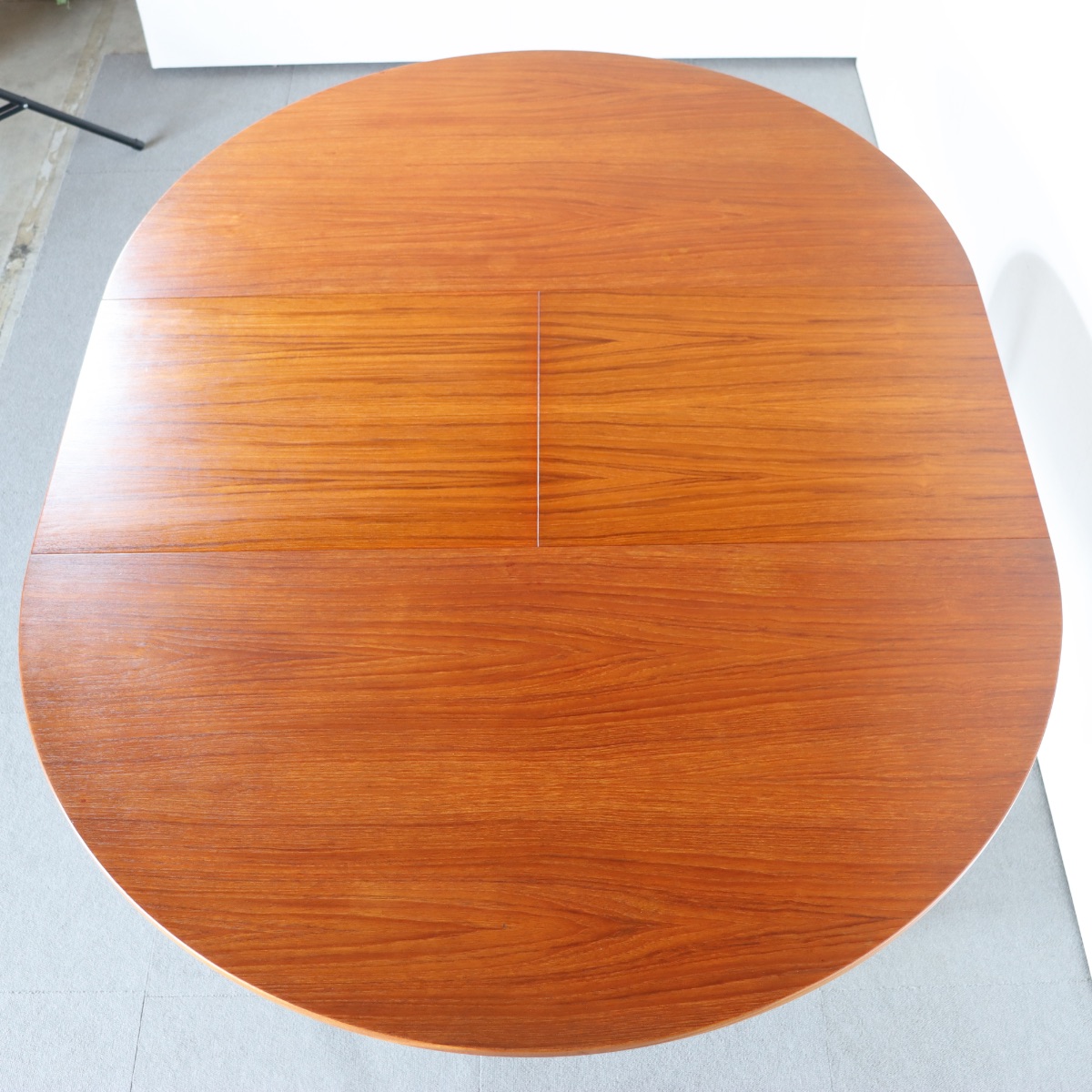 マッキントッシュMcIntoshラウンドダイニングテーブル。深みある艶を纏うチーク材北欧ヴィンテージ。落ち着いた美しさ。