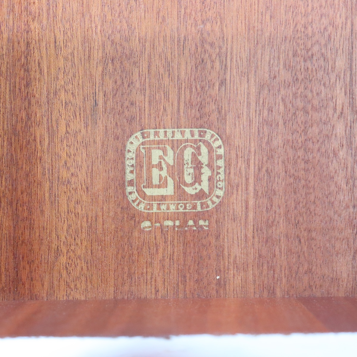 ジープランG-PLANキャビネット。 木の温もりが伝わるオーク材北欧ヴィンテージ。自然体の魅力。