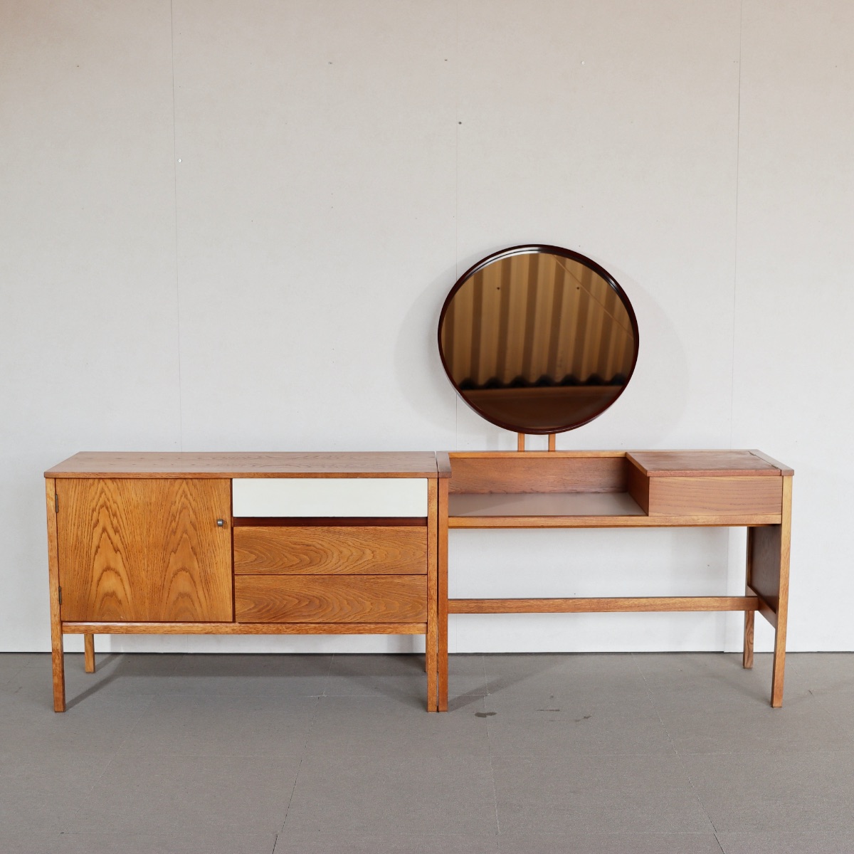 ジープランG-PLANキャビネット。 木の温もりが伝わるオーク材北欧ヴィンテージ。自然体の魅力。