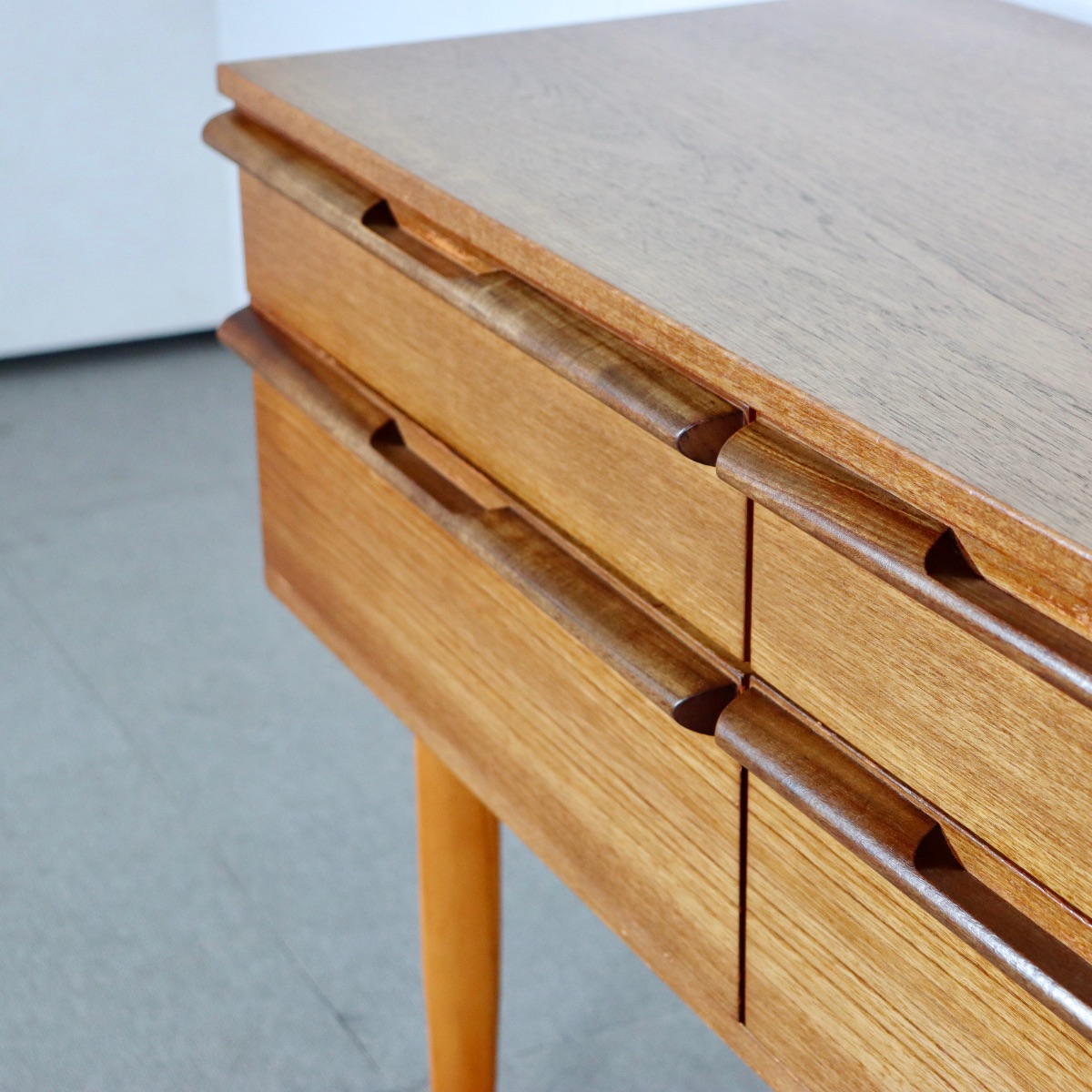 AVALONアヴァロンサイドボード。空間を格上げするヴィンテージ家具。美しい木目が魅力。