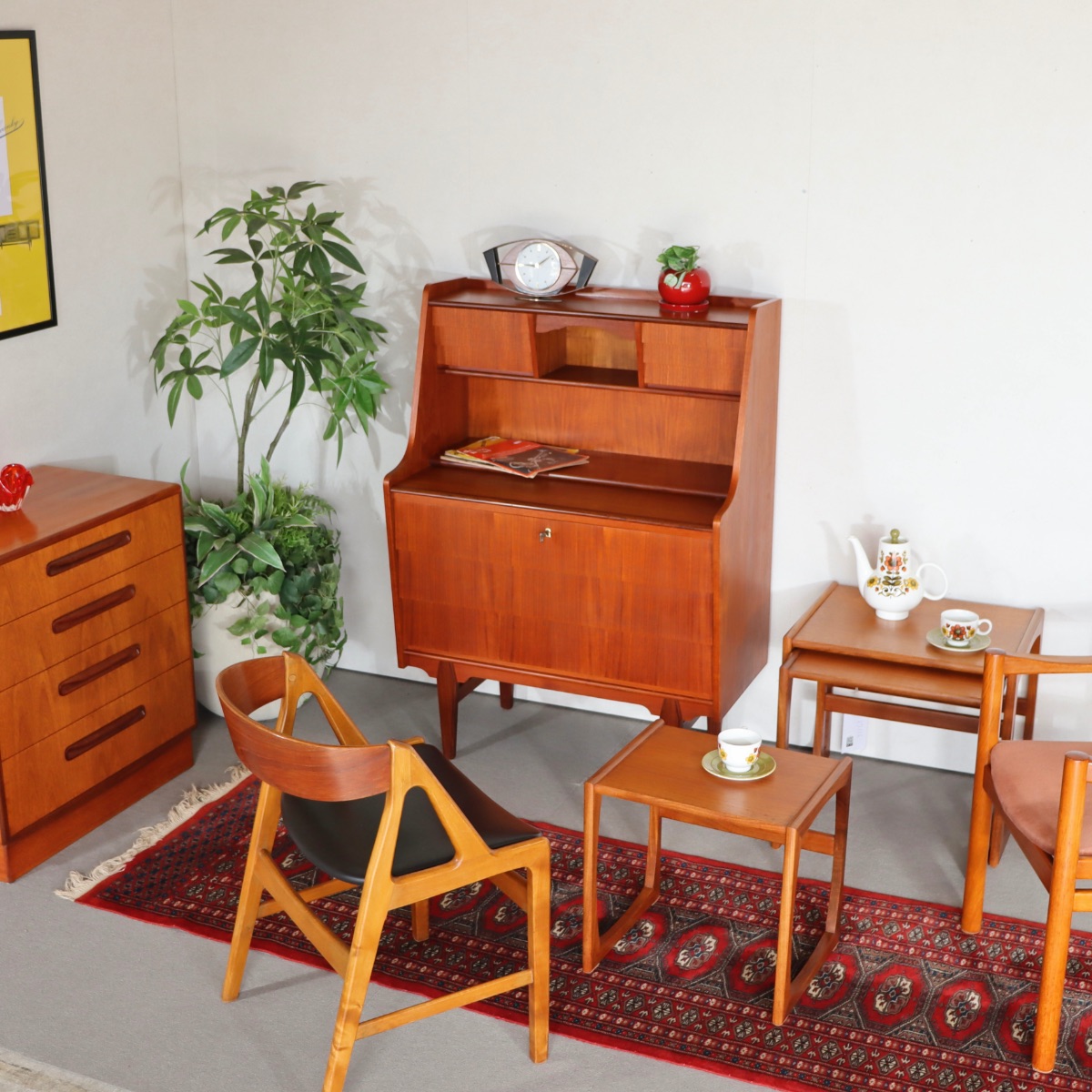 ヴィンテージのビューローを使ったインテリア