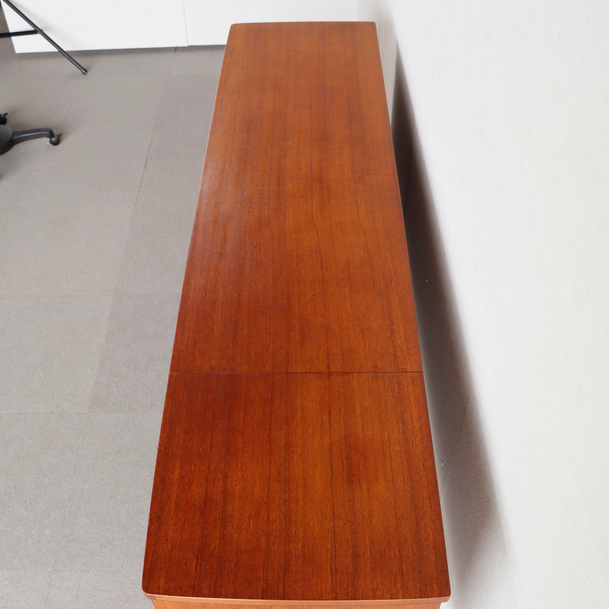 英国ヴィンテージのサイドボード