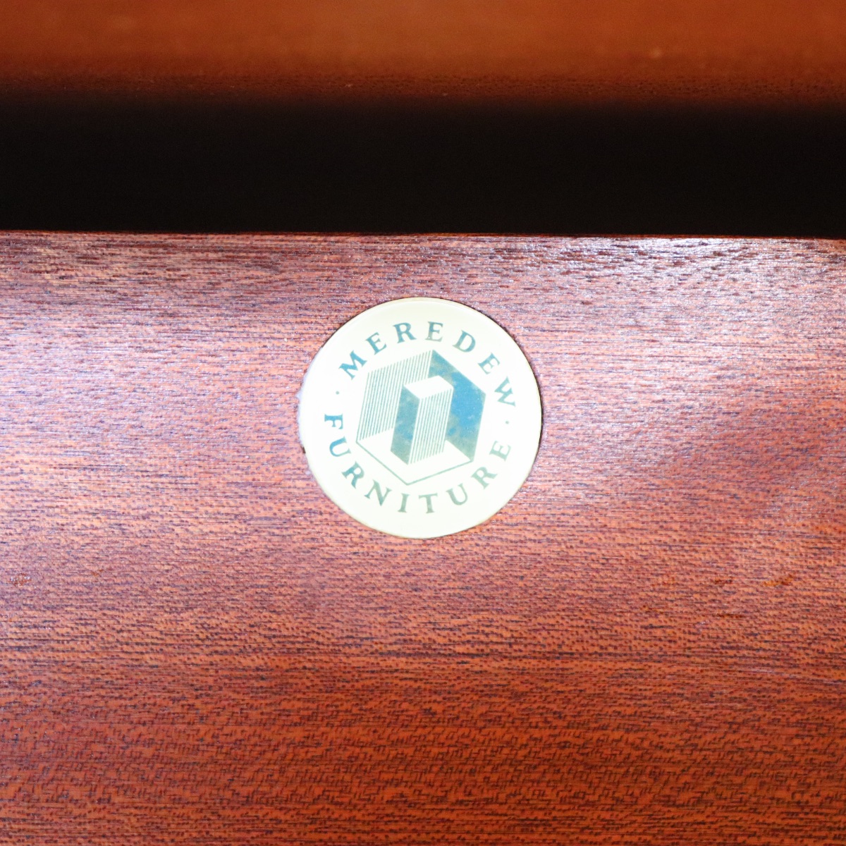 メレデューMEREDEWサイドボード。上質な仕上がりが魅力のヴィンテージ家具。長く愛用できる一台。