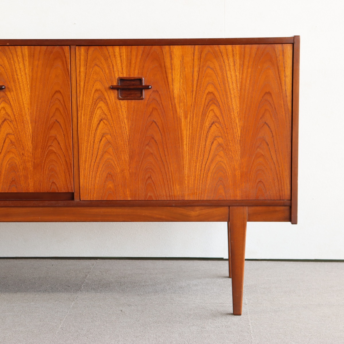 送料込み！ 【みかん】 ネイサンNATHAN製Corinthianシリーズ サイドボード