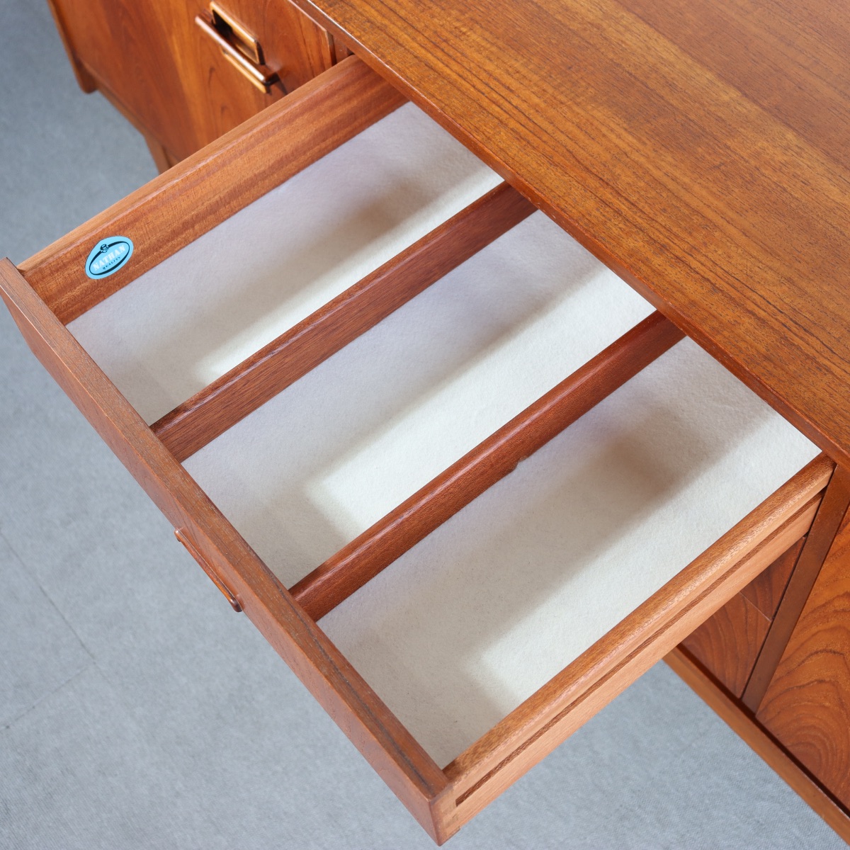 ネイサンNathanのサイドボード