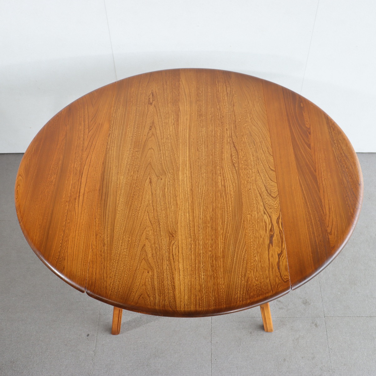 アーコールERCOLのテーブル