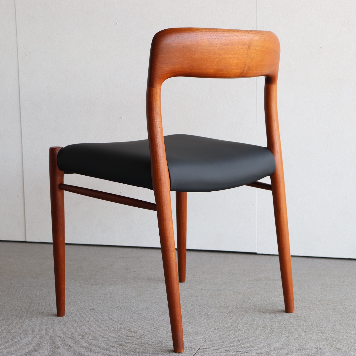 デンマークNiels.O.Moller（ニルス・オット・モラー）製