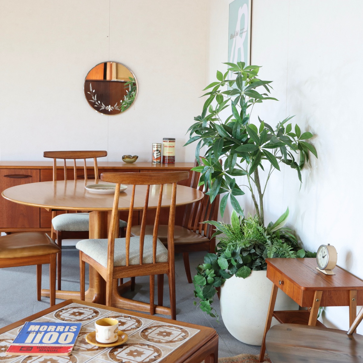 ヴィンテージダイニングテーブルを使ったインテリア