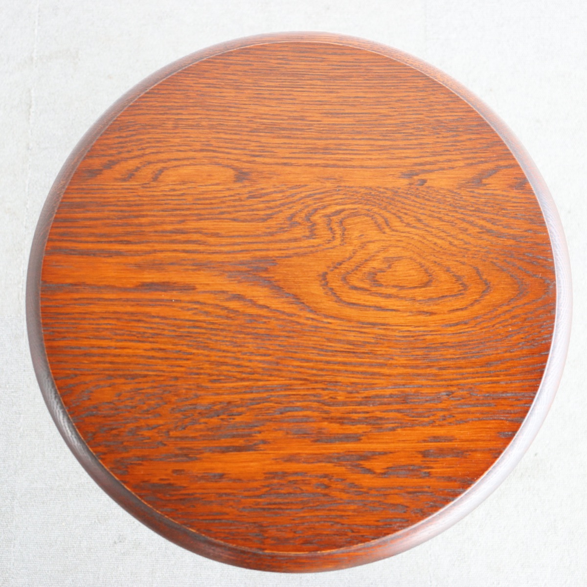 オールドチャームOLD CHARMのテーブル