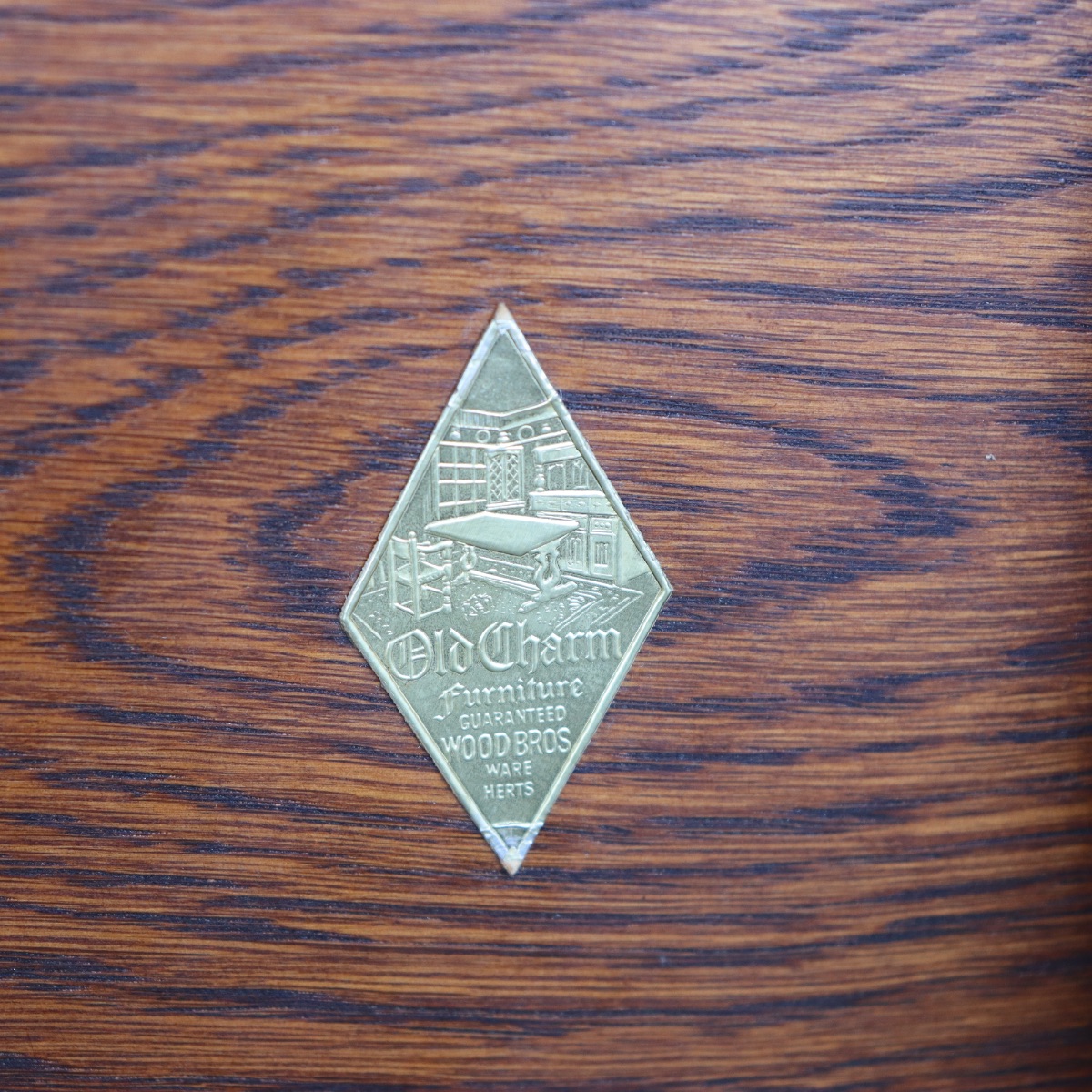 オールドチャームOLD CHARMのテーブル