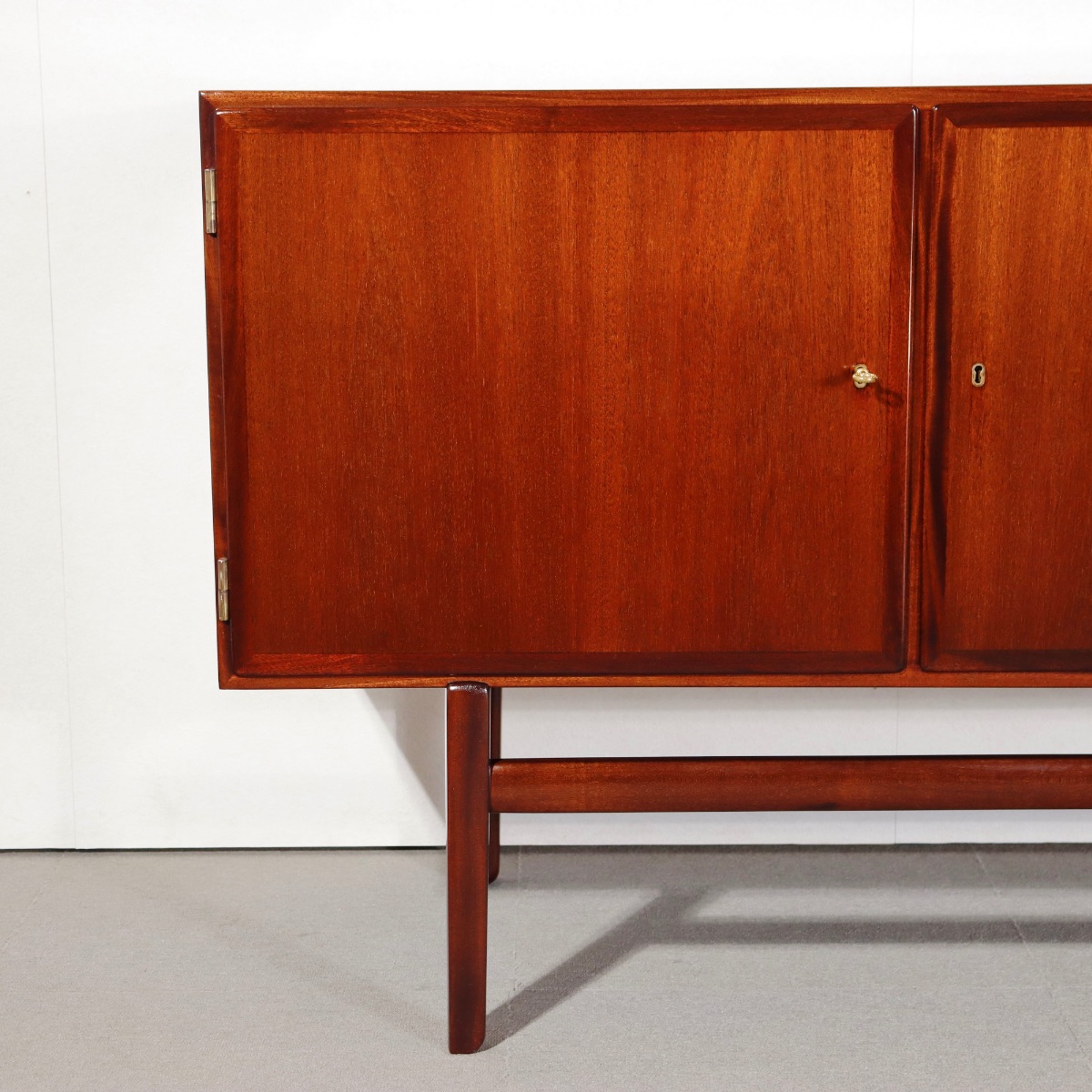 OleWanscherサイドボード。空間の主役になるヴィンテージ家具。ローズウッドによる洗練された佇まい。