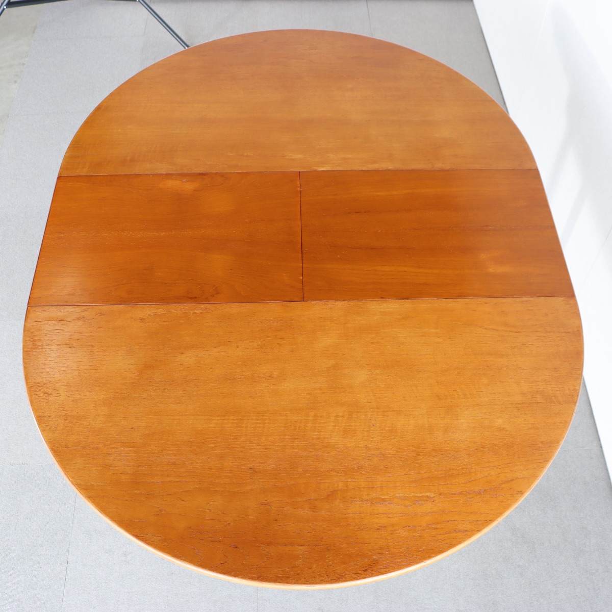 英国ヴィンテージのダイニングテーブル