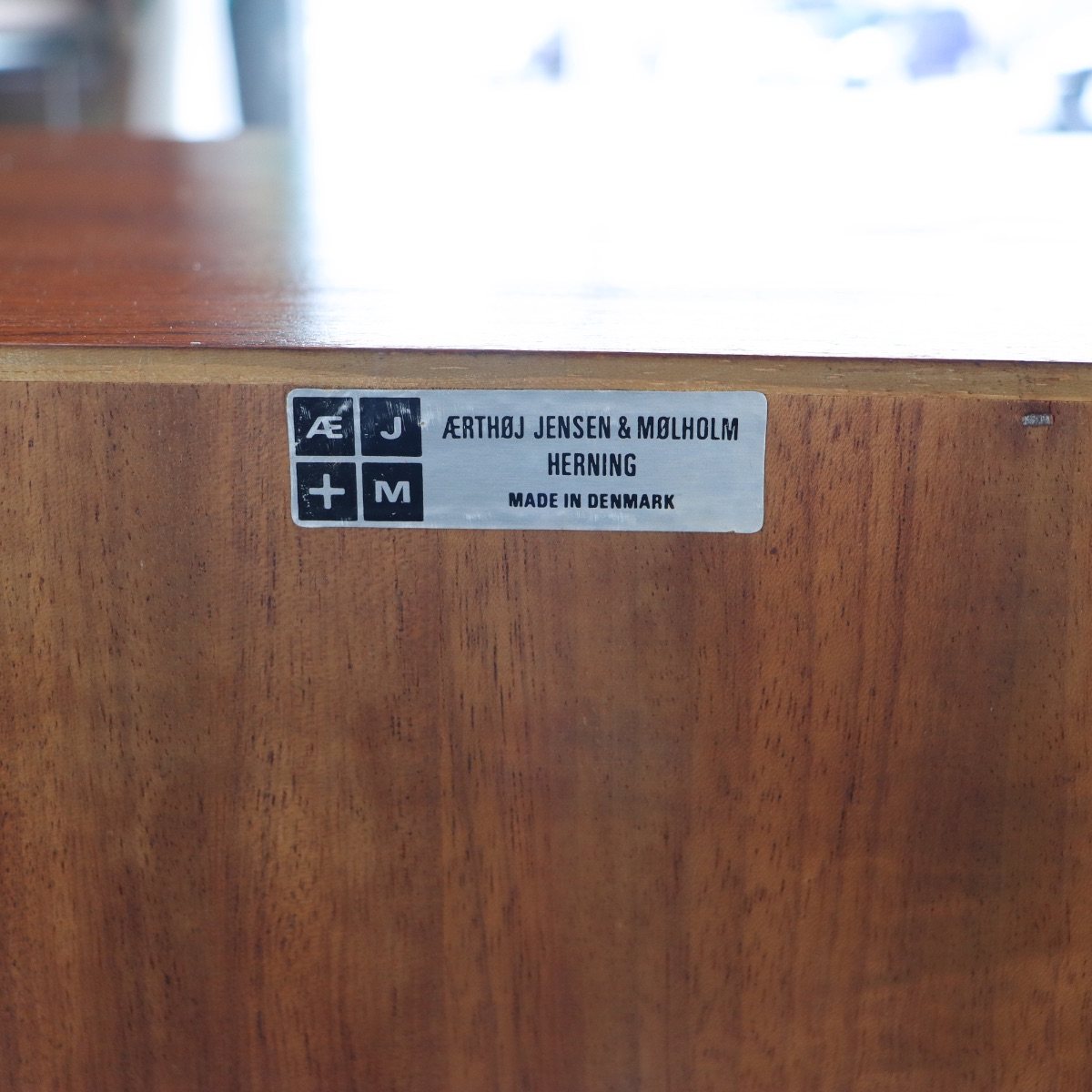 デンマーク製ハイボード。チーク材の深い艶が映えるヴィンテージ。価値を感じる仕上がり。