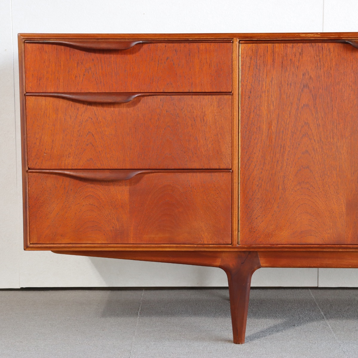 マッキントッシュMacintoshのサイドボード