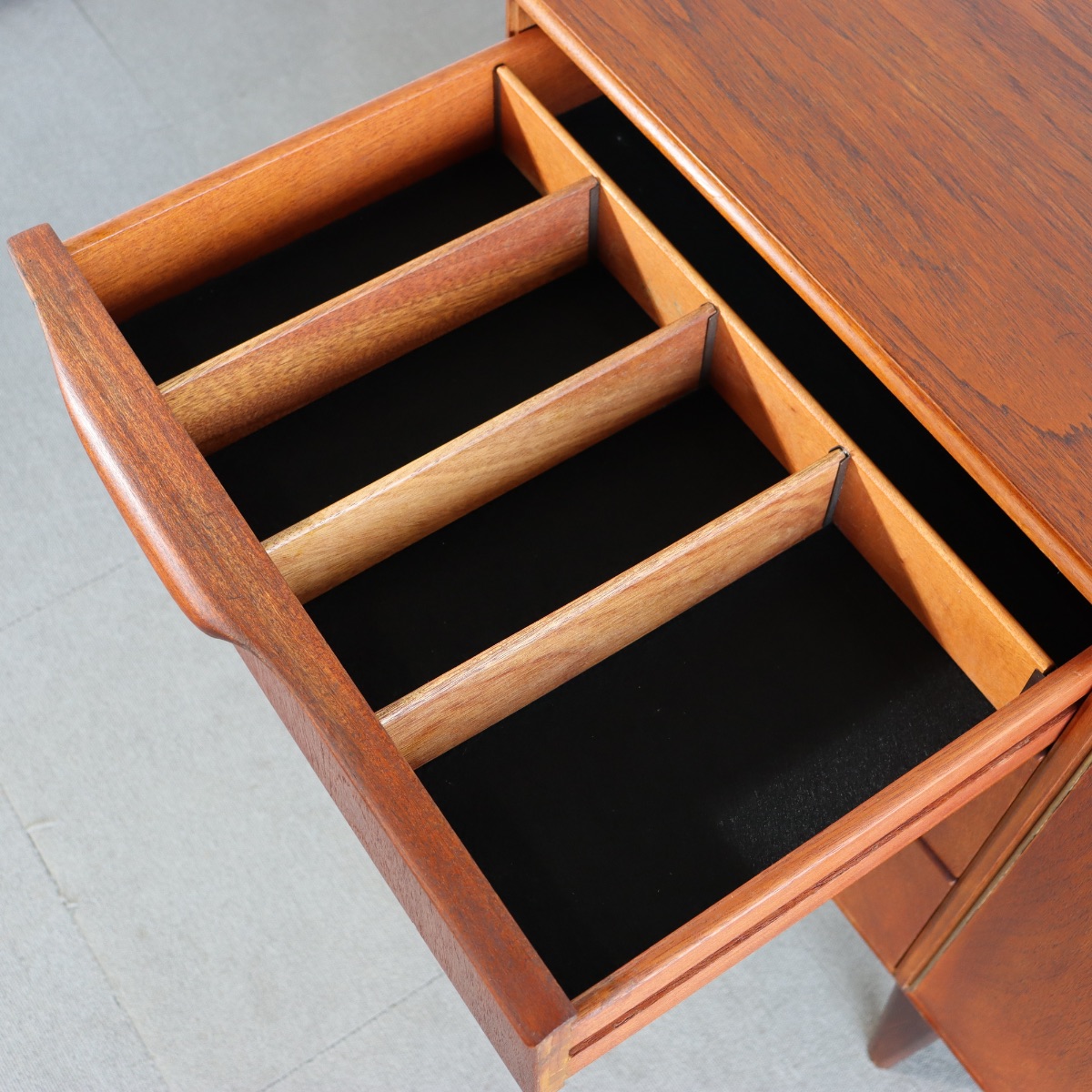 マッキントッシュMacintoshのサイドボード