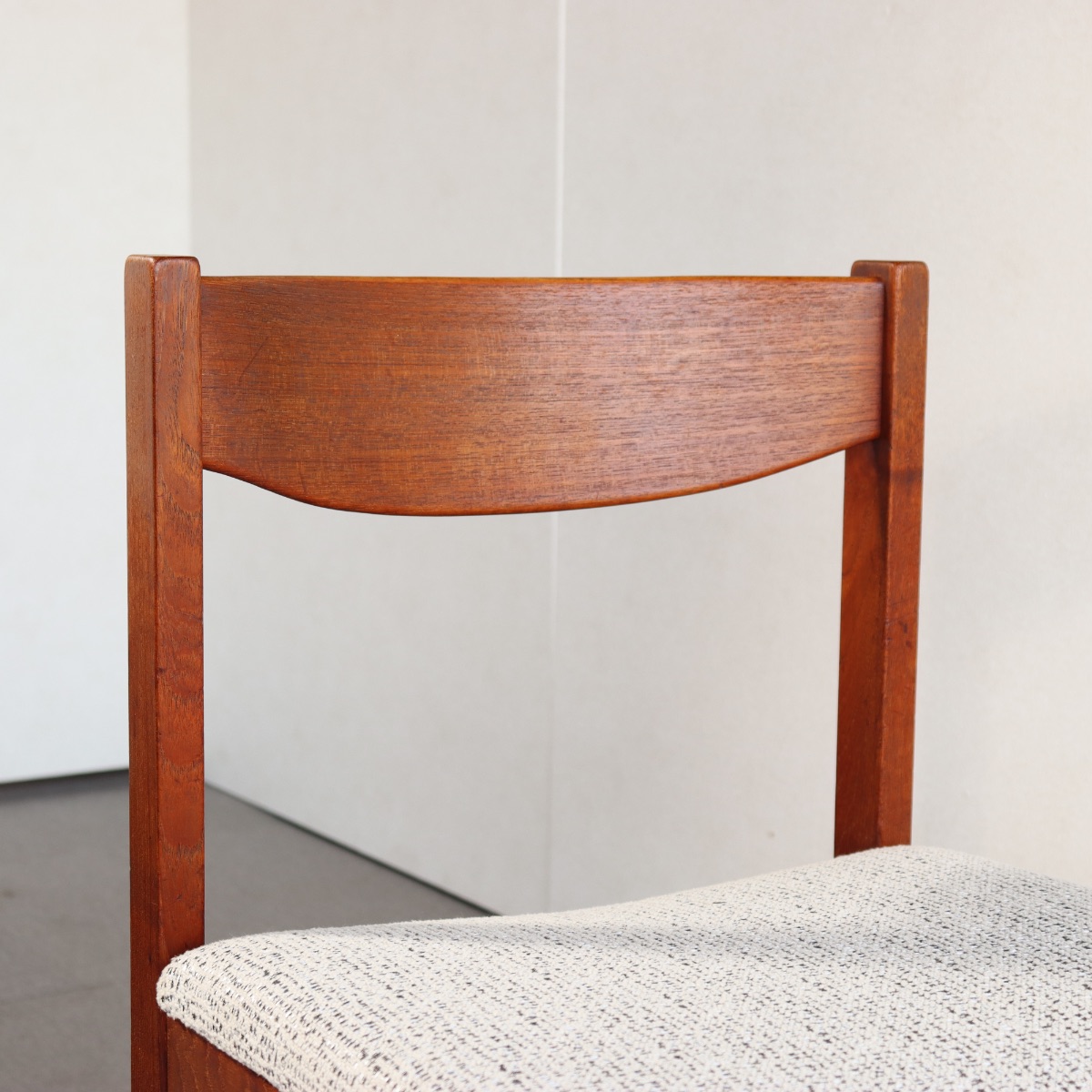 英国ヴィンテージのチーク材のチェア