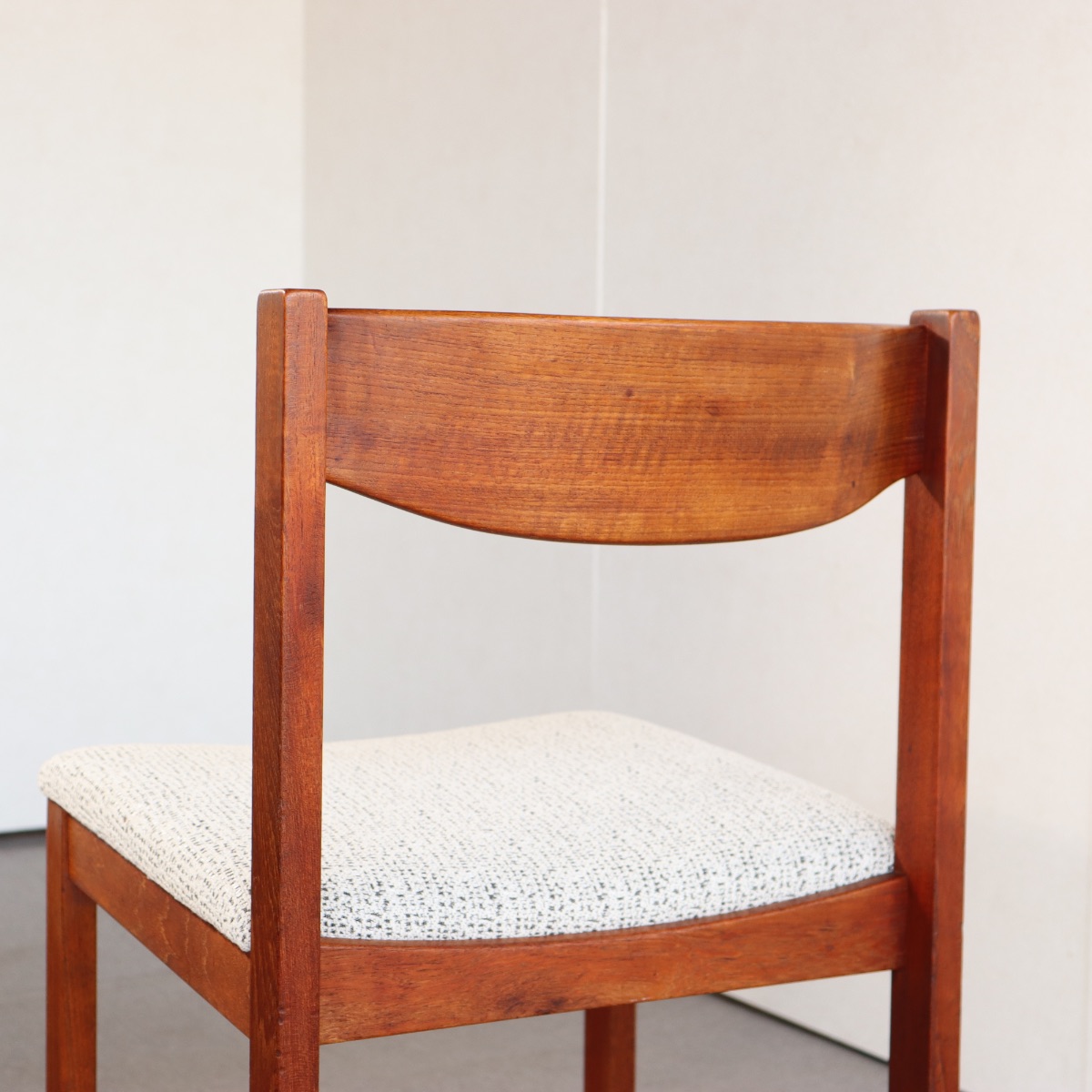 英国ヴィンテージのチーク材のチェア