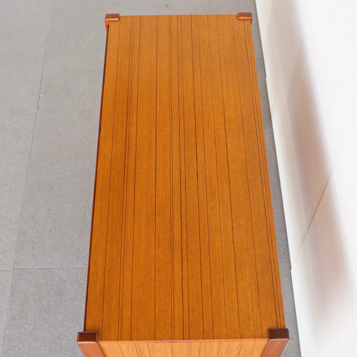 ネイサンNathenのチーク材のチェスト