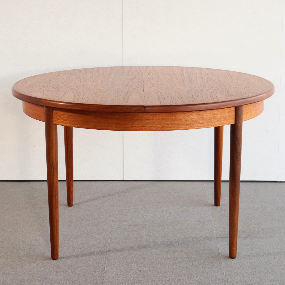 ジープランG-PLANのダイニングテーブル