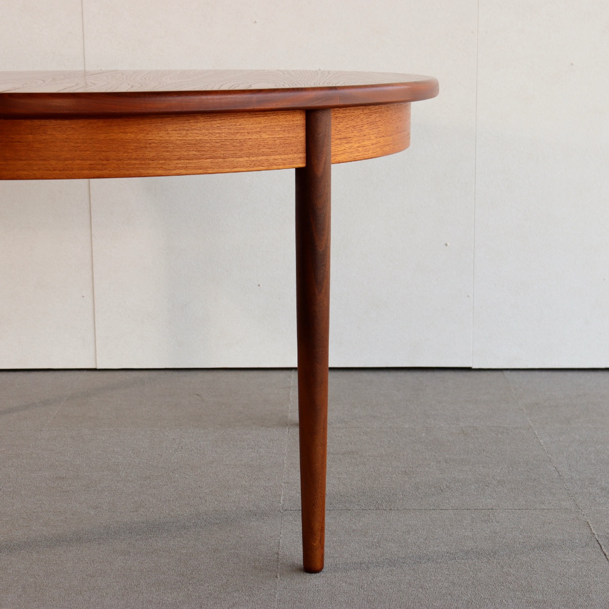 ジープランG-PLANのダイニングテーブル