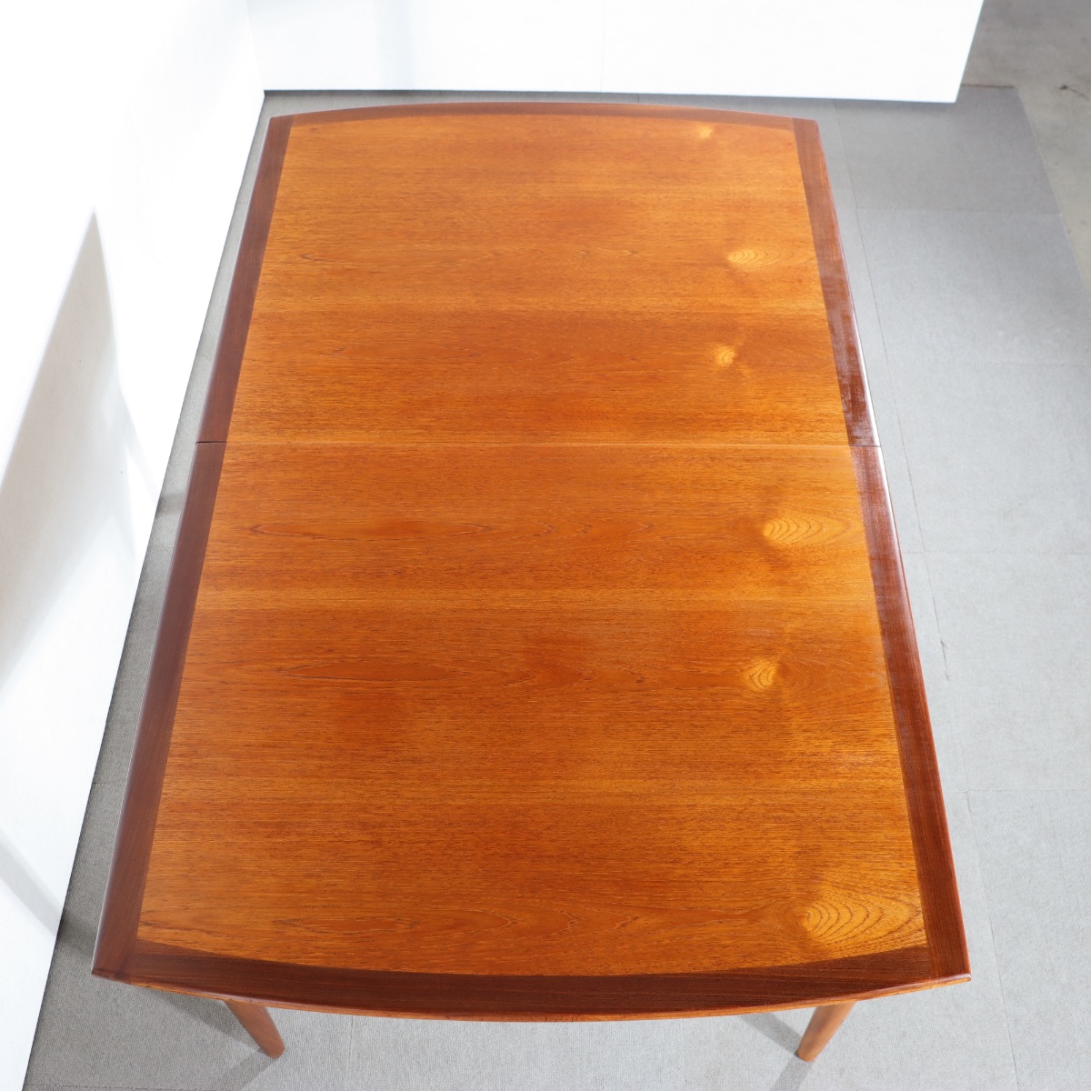 ジープランG-PLANのダイニングテーブル