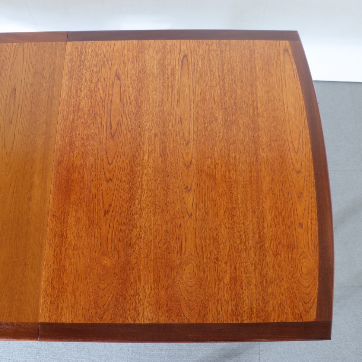 G-PLANダイニングテーブル