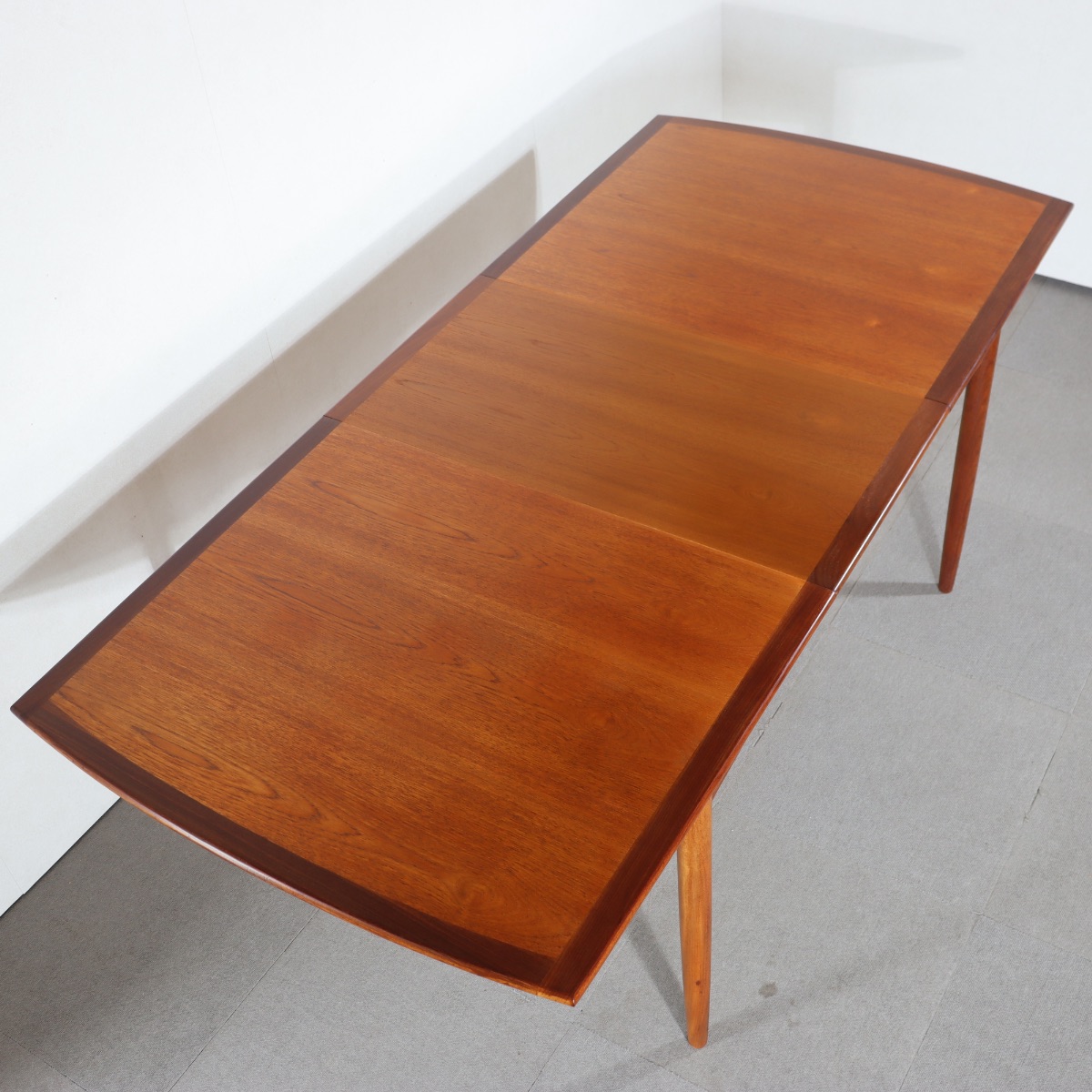 ジープランG-PLANのダイニングテーブル