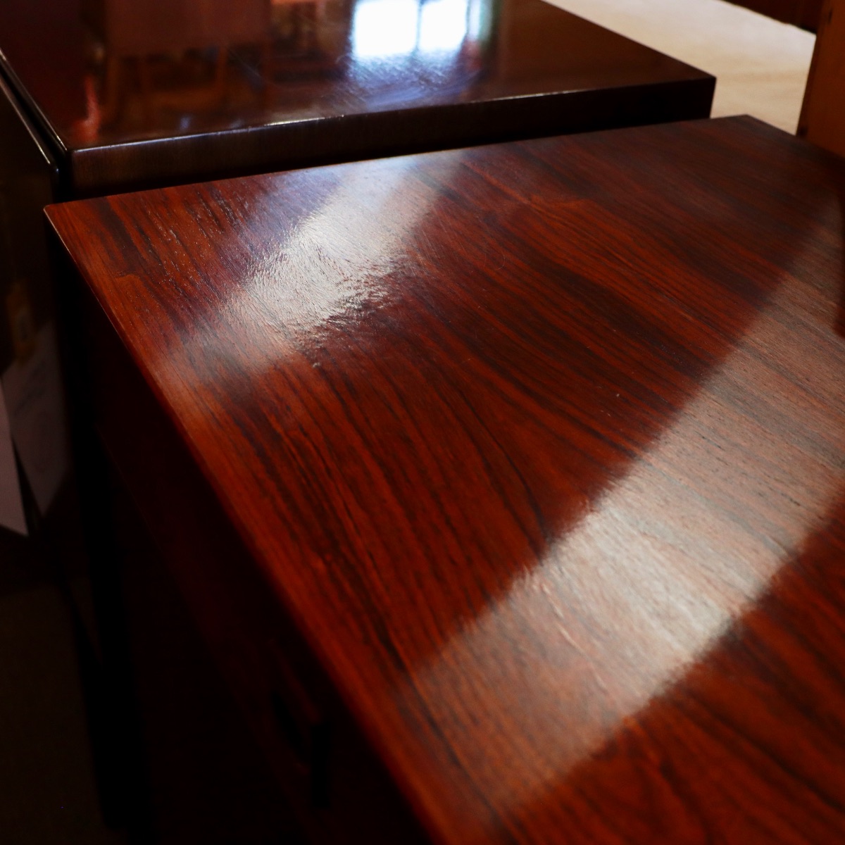 ErikBrouerサイドボード。上品な木目が際立つヴィンテージ家具。長く使える一台。